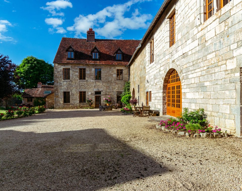 cour depuis chapelle